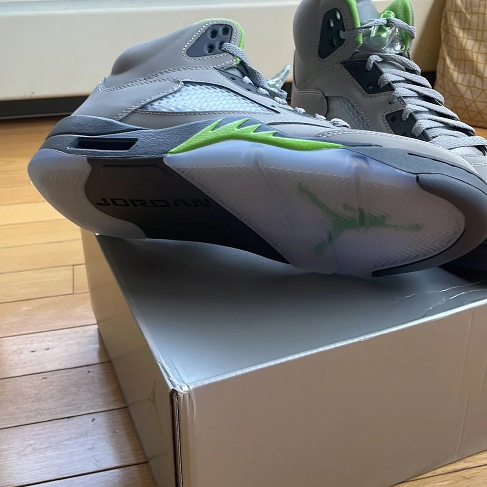 AUTHENTIC RARE  MENS JORDAN RETRO SILVER GREEN GREY SNEAKERS *NIB* SIZE 9.5